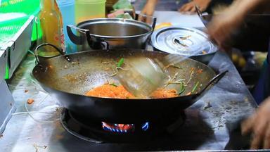 垫泰国面条烹饪著名的泰国<strong>街</strong>食物